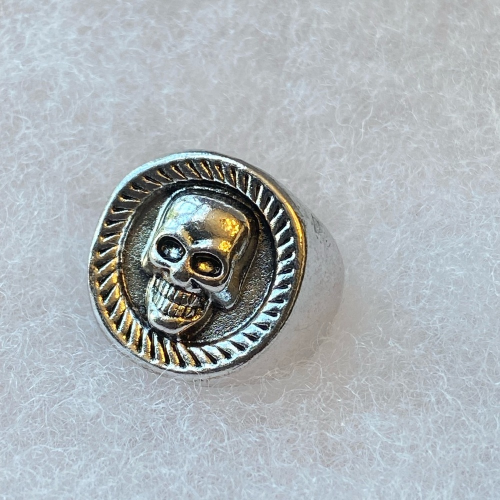 Silver skull ring